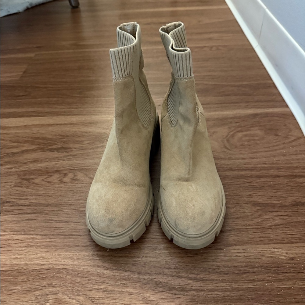 Steve Madden Women’s Tan Booties Size 6 Gently Worn